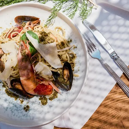 מלון Kassandra 2*